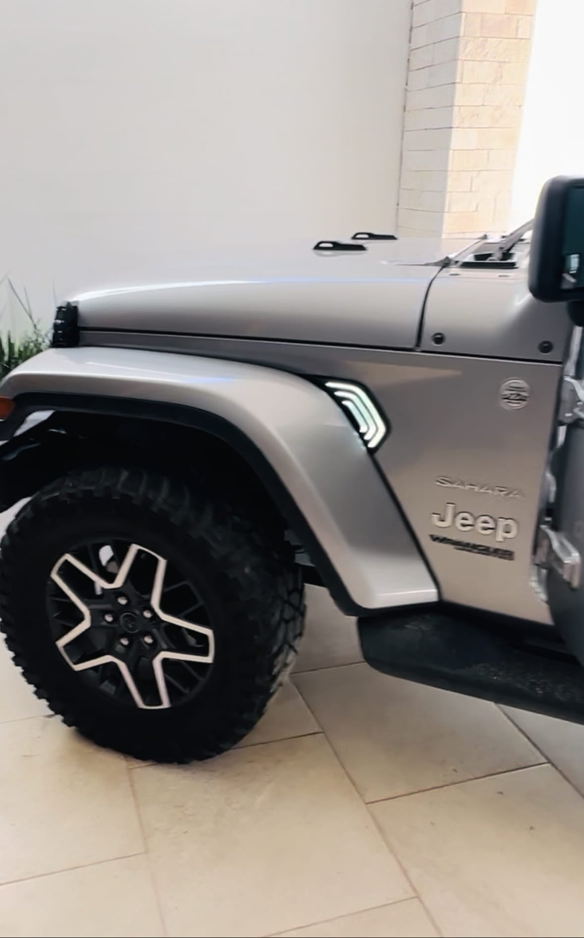 2018 Jeep Sahara JL Installed Smoked Lens White/Amber Sequential Blink LED Fender Flare Lights