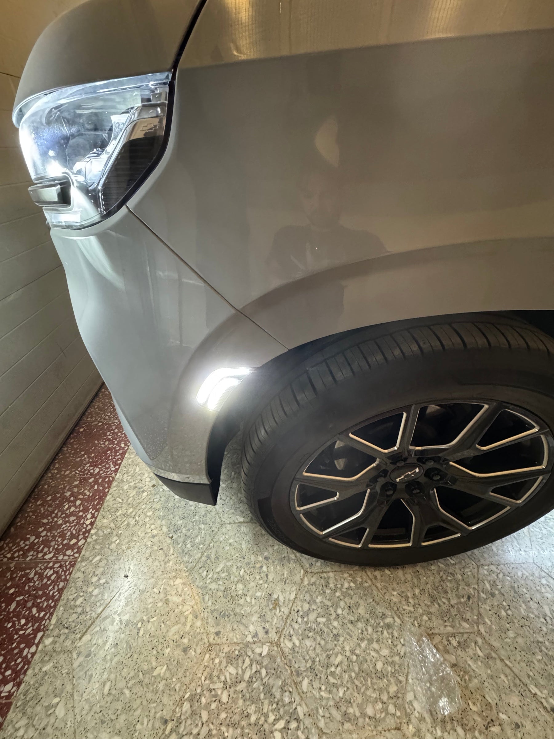 Chevy Tahoe Premier 2022  Installed Smoked Lens White Double-StripeLED Side Markers