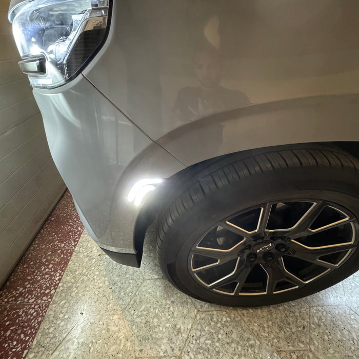 Chevy Tahoe Premier 2022  Installed Smoked Lens White Double-StripeLED Side Markers