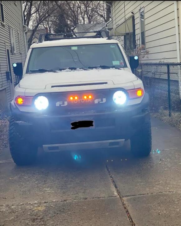 2008 Toyota FJ Cruiser Installed SVT Raptor Style LED Grille Lighting Kit