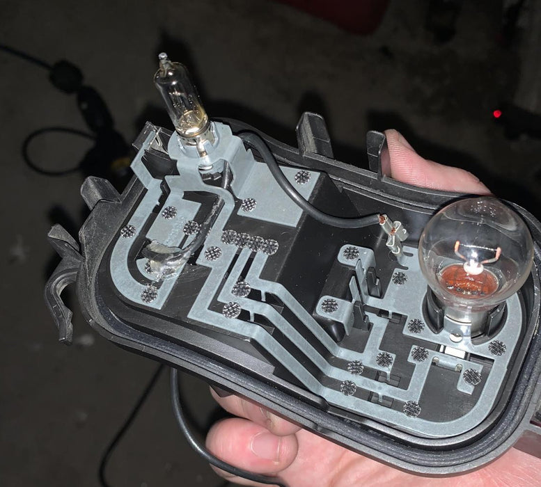 H21W Taillight Bulb Retainer Holder Adapters For BMW Fxx Exx 3 5 7 Series X6 Z4