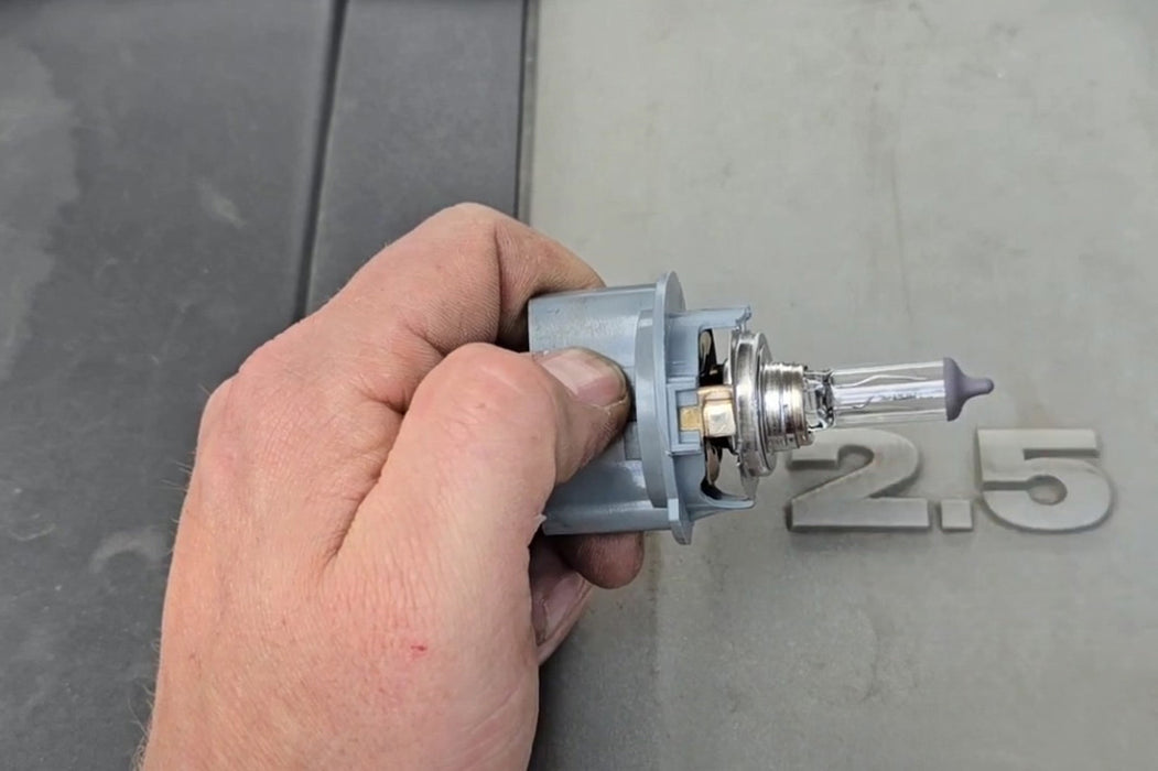 H7 Headlamp Bulb Socket Retainer Cap Holder Adapters For VW MK5 Golf R32 Jetta V