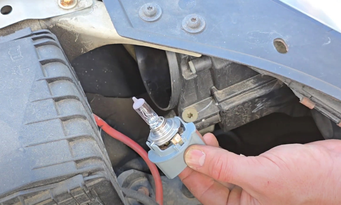 H7 Headlamp Bulb Socket Retainer Cap Holder Adapters For VW MK5 Golf R32 Jetta V