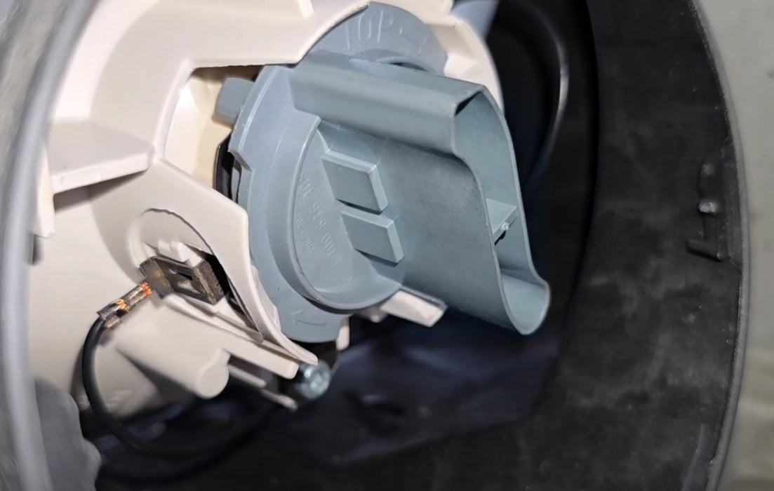 H7 Headlamp Bulb Socket Retainer Cap Holder Adapters For VW MK5 Golf R32 Jetta V